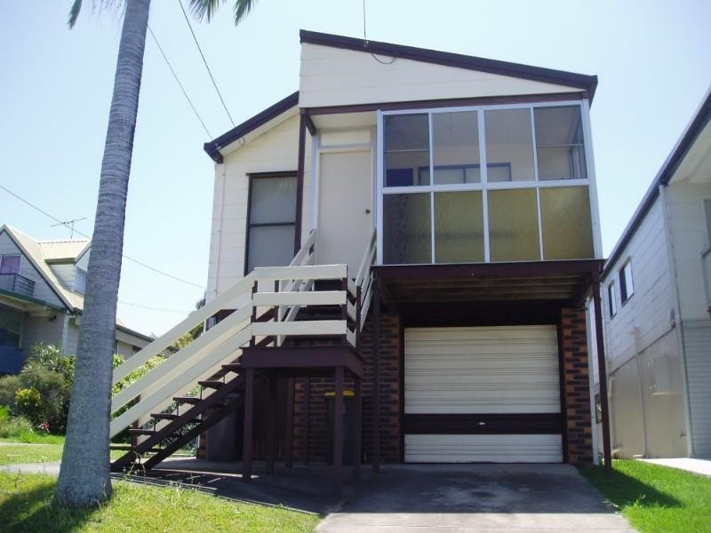 77 Glenora Street, Wynnum QLD 4178