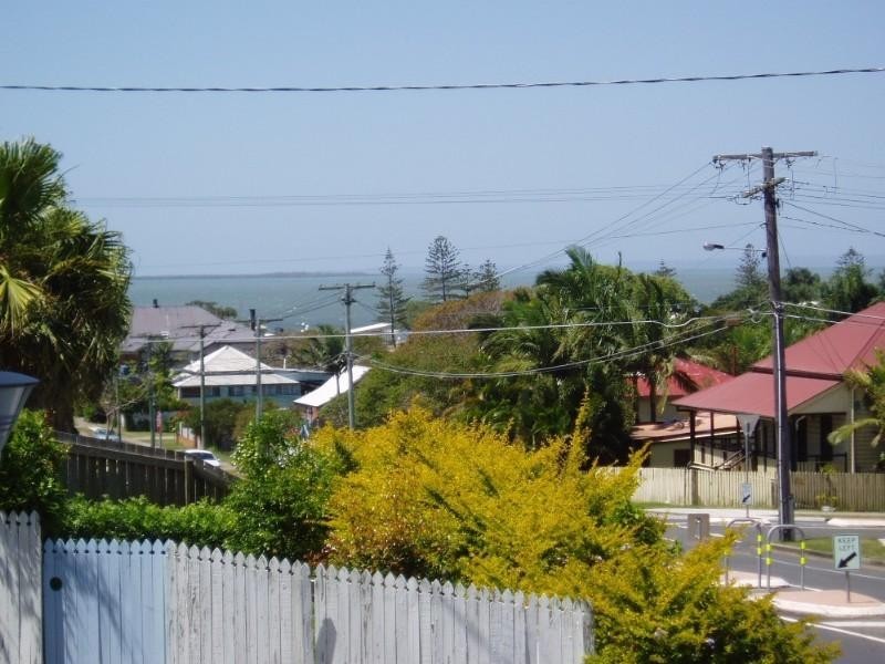 77 Glenora Street, Wynnum QLD 4178