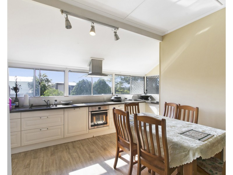 60 Rodney Street, Wynnum West QLD 4178