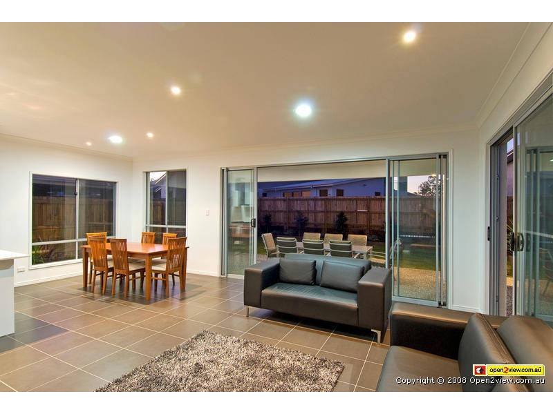 11 Sylvateere Crescent, Wakerley QLD 4154