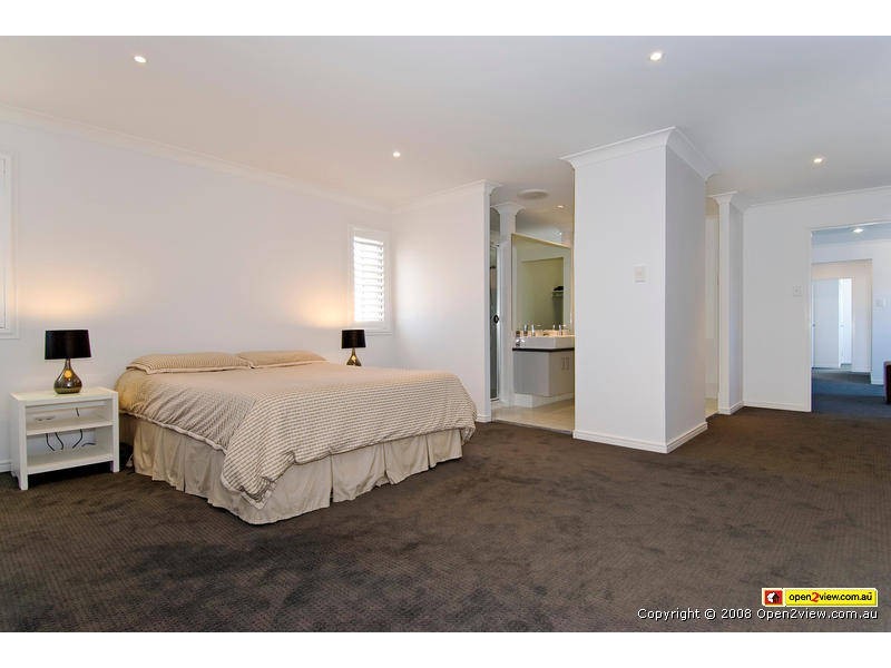 11 Sylvateere Crescent, Wakerley QLD 4154