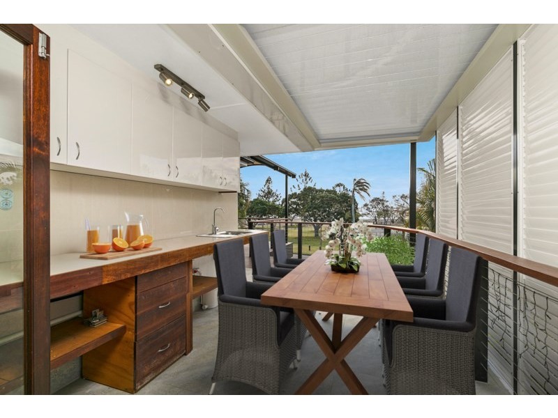 115 Wynnum Esplanade, Wynnum QLD 4178