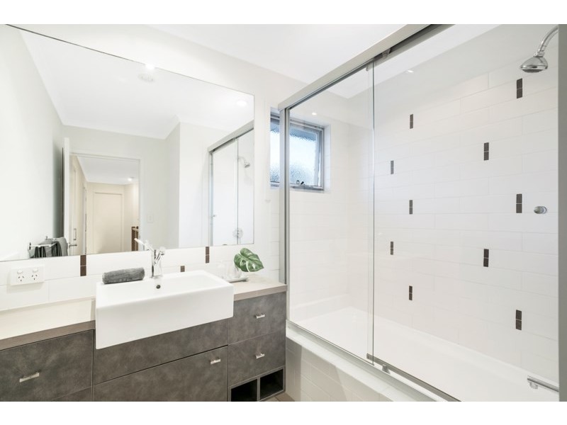 2/75 Anzac Road, Carina Heights QLD 4152