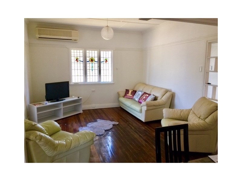 16 Peel Street, Manly QLD 4179