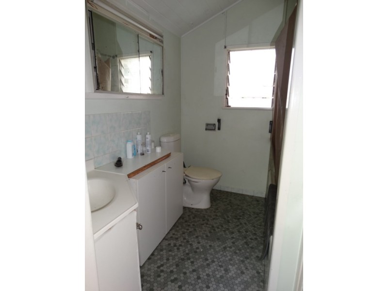 8 Emsworth Street, Wynnum QLD 4178