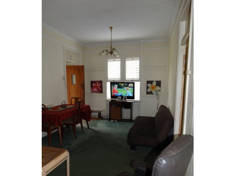 8 Emsworth Street, Wynnum QLD 4178