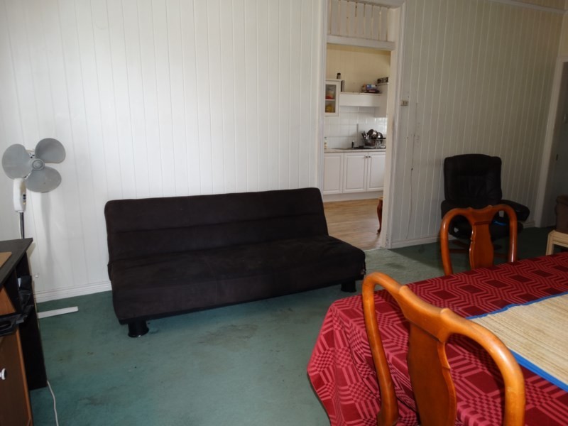 8 Emsworth Street, Wynnum QLD 4178