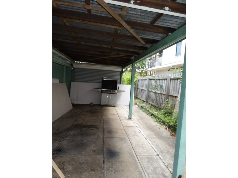 8 Emsworth Street, Wynnum QLD 4178