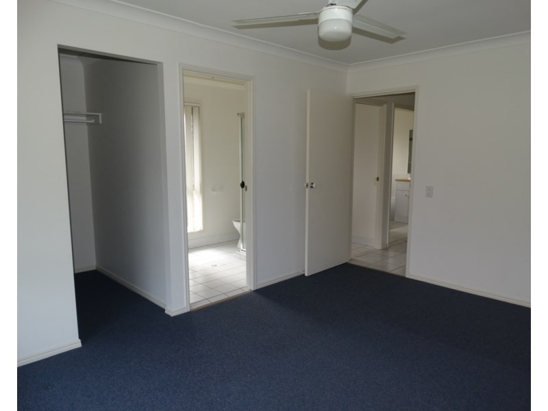 35 Pinewood Street, Wynnum West QLD 4178