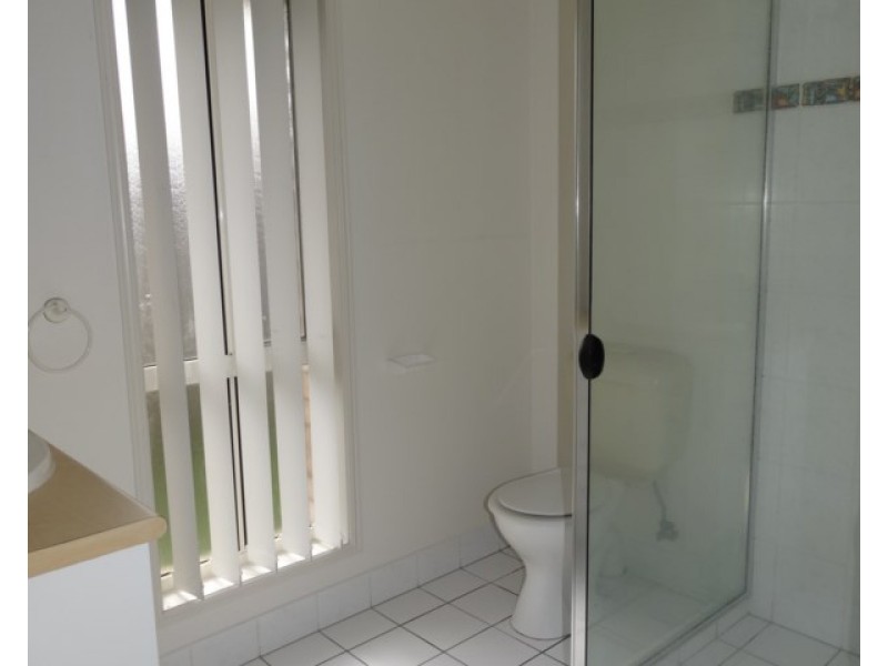 35 Pinewood Street, Wynnum West QLD 4178