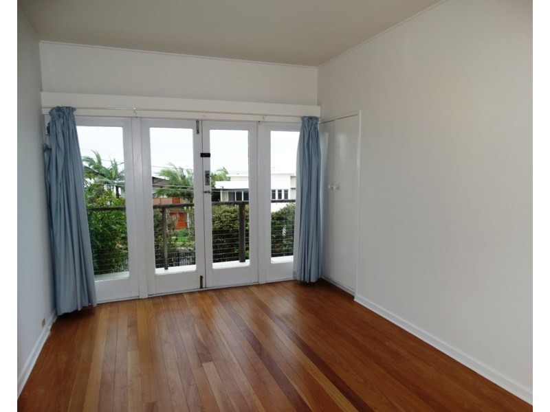 7 Wellington Street, Manly QLD 4179