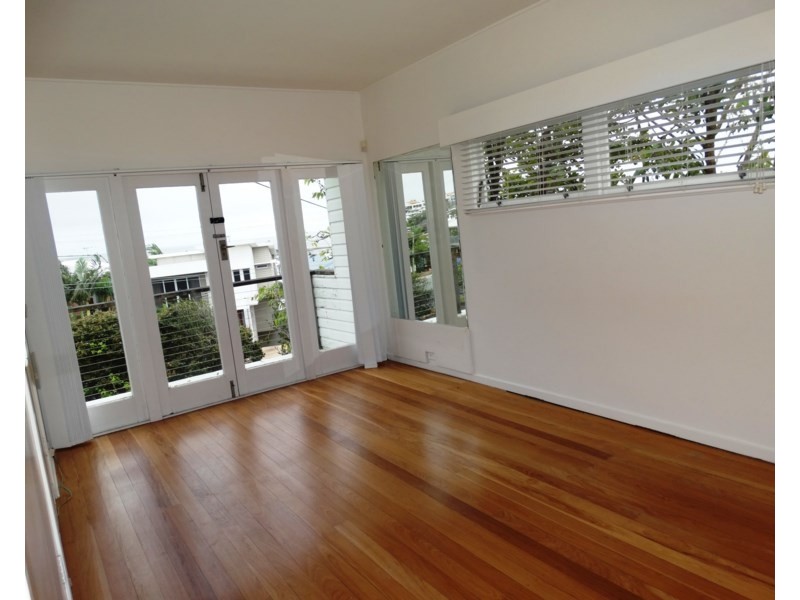 7 Wellington Street, Manly QLD 4179