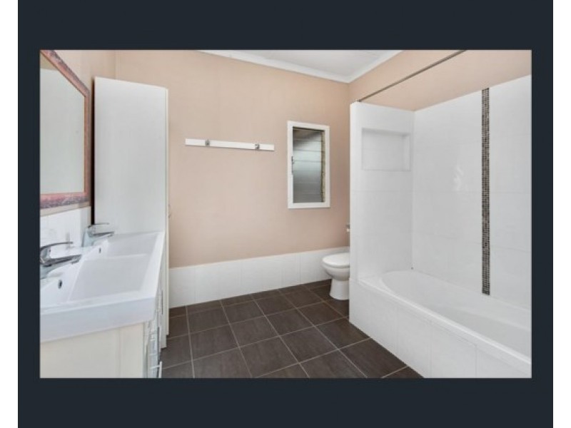 250 Whites Road, Lota QLD 4179