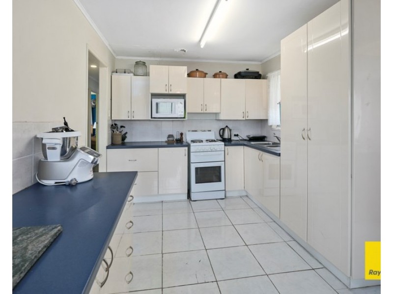 17 School Road, Wynnum West QLD 4178