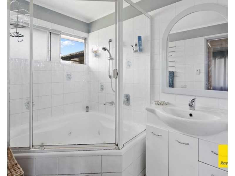 17 School Road, Wynnum West QLD 4178