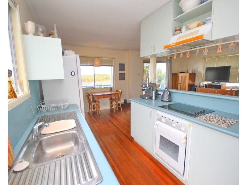 785 Esplanade, Lota QLD 4179