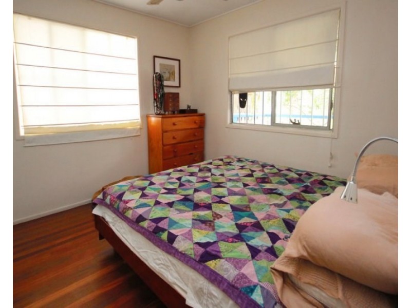 785 Esplanade, Lota QLD 4179