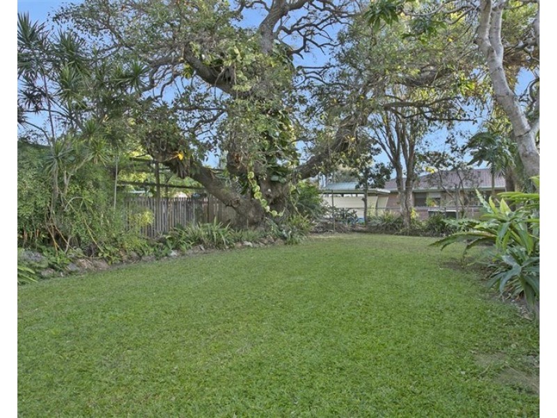 785 Esplanade, Lota QLD 4179