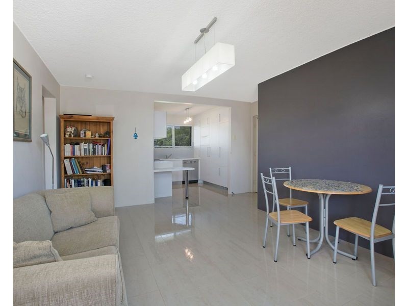 2/15 Charlotte Street, Wynnum QLD 4178