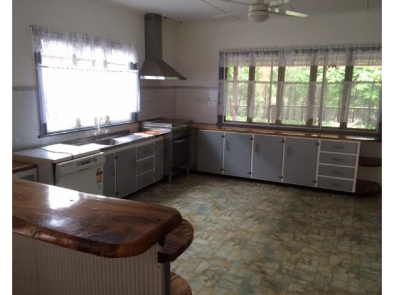 10 Bernays Road, Wynnum West QLD 4178