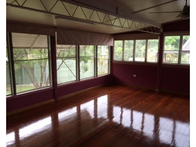 10 Bernays Road, Wynnum West QLD 4178