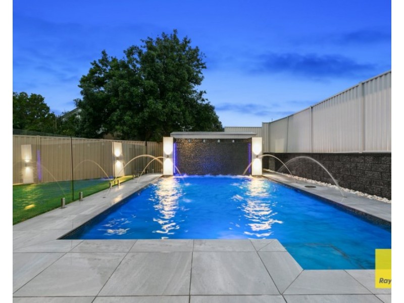 27 Brookside Place, Lota QLD 4179