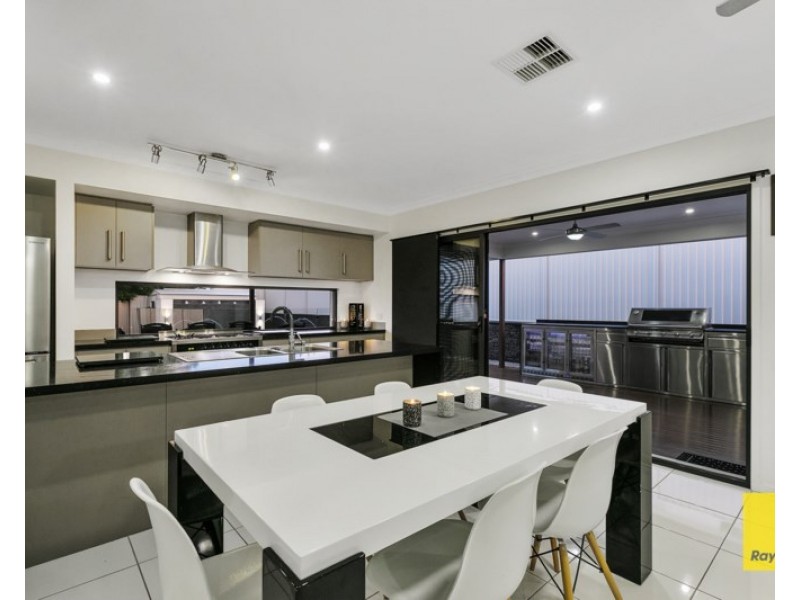 27 Brookside Place, Lota QLD 4179