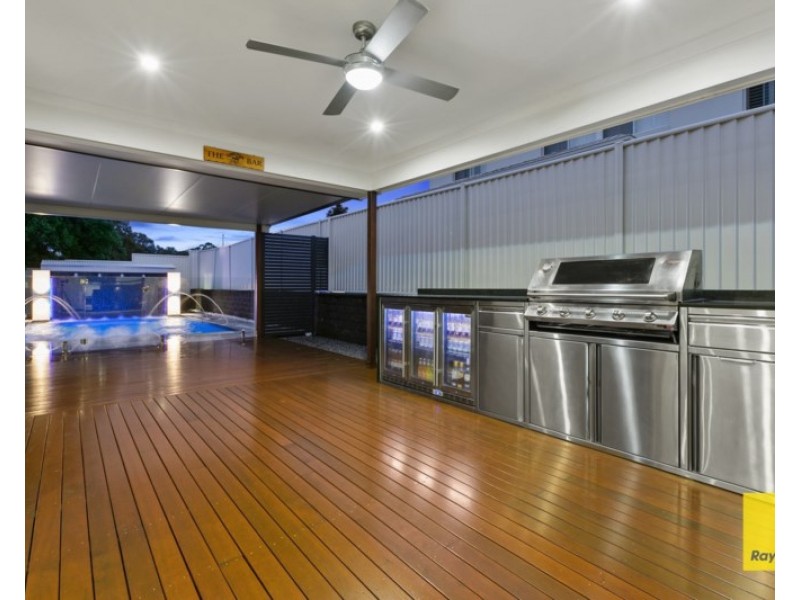 27 Brookside Place, Lota QLD 4179