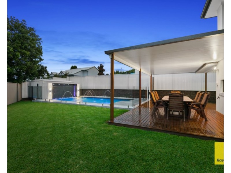 27 Brookside Place, Lota QLD 4179