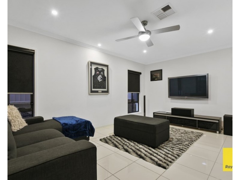 27 Brookside Place, Lota QLD 4179