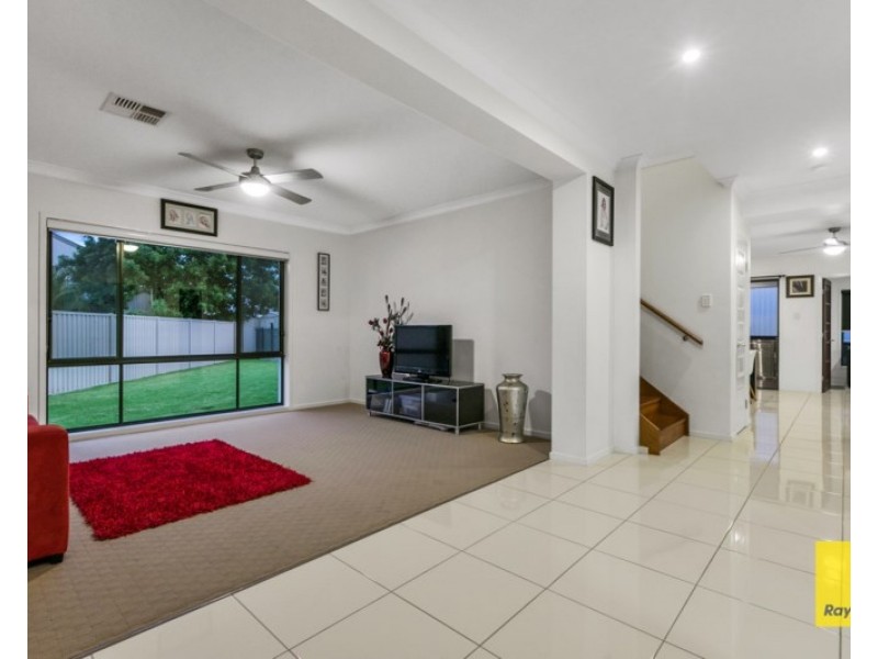 27 Brookside Place, Lota QLD 4179