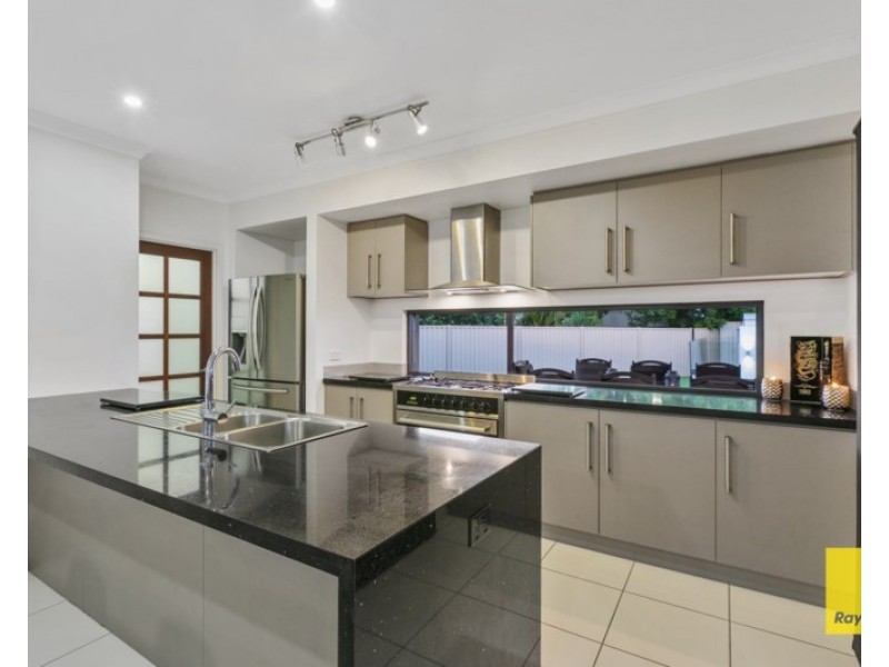 27 Brookside Place, Lota QLD 4179