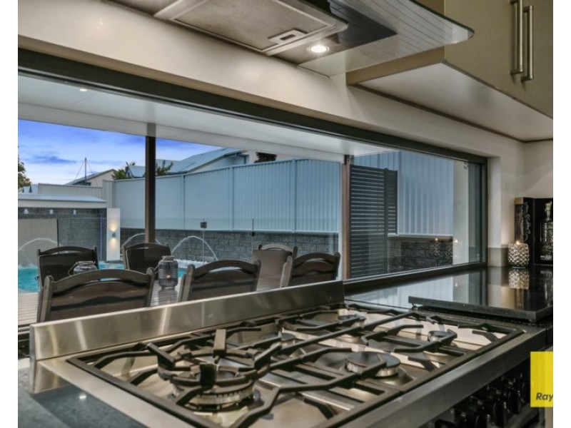 27 Brookside Place, Lota QLD 4179