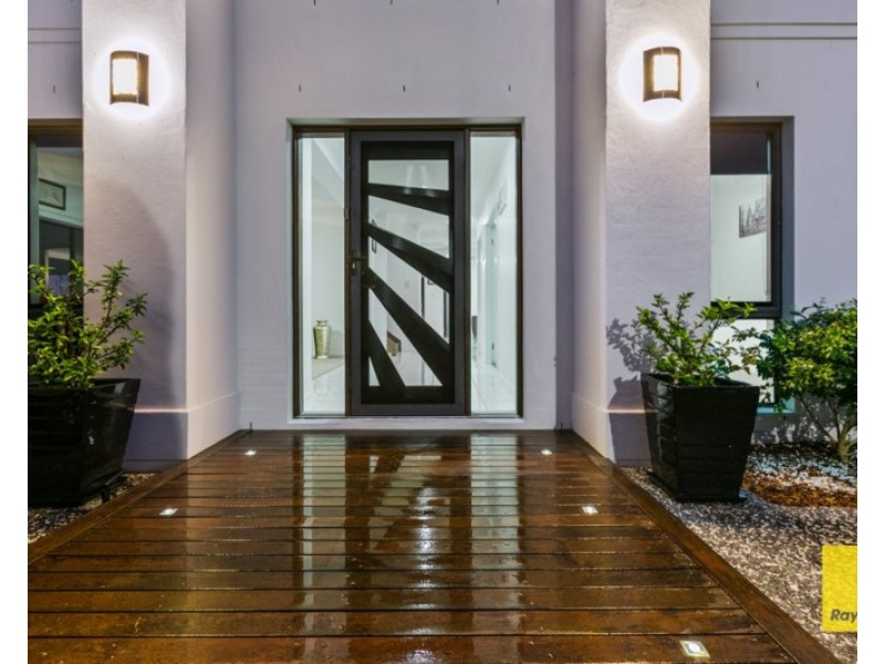 27 Brookside Place, Lota QLD 4179