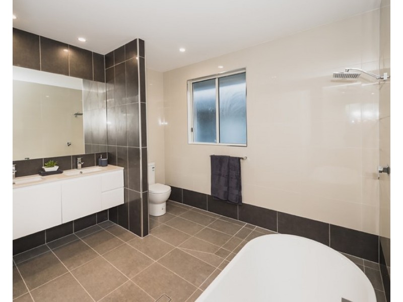 6 Kitchener Street, Wynnum QLD 4178