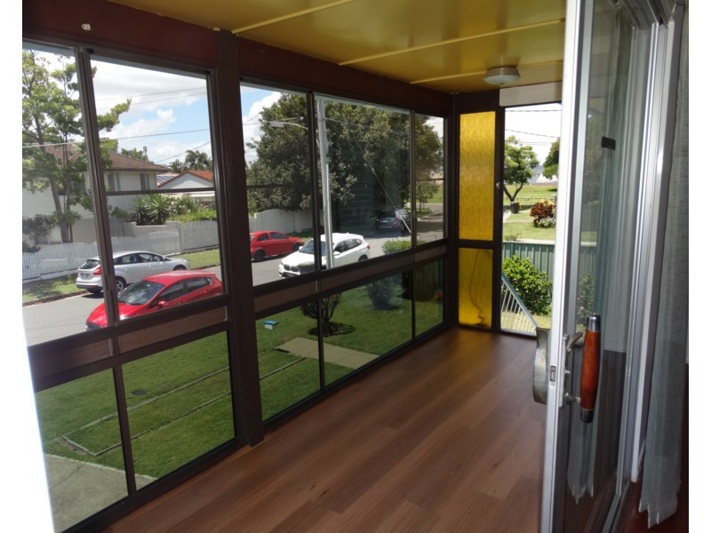 11 Sorrento Street, Wynnum West QLD 4178