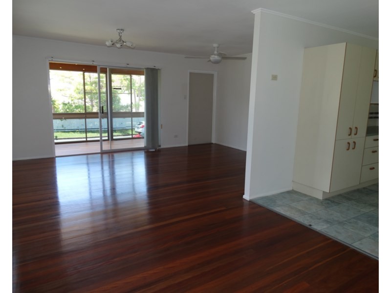 11 Sorrento Street, Wynnum West QLD 4178