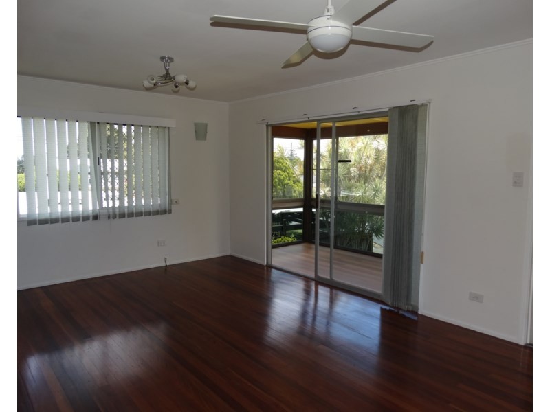 11 Sorrento Street, Wynnum West QLD 4178