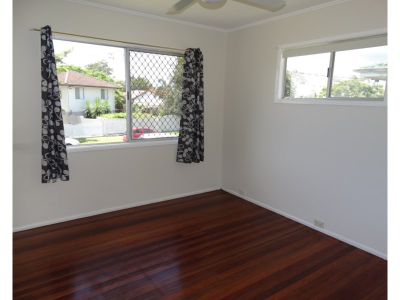 11 Sorrento Street, Wynnum West QLD 4178