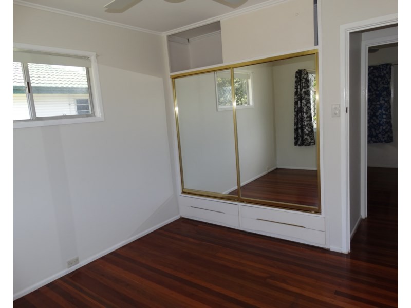 11 Sorrento Street, Wynnum West QLD 4178