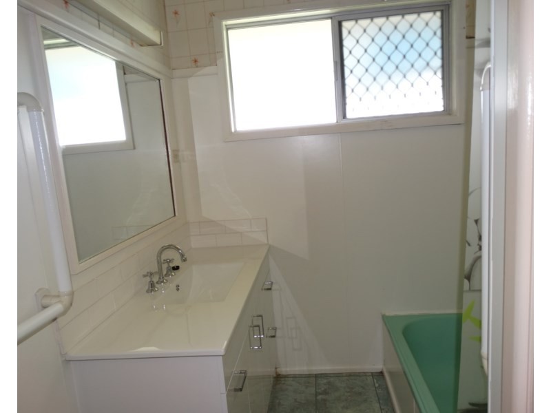 11 Sorrento Street, Wynnum West QLD 4178