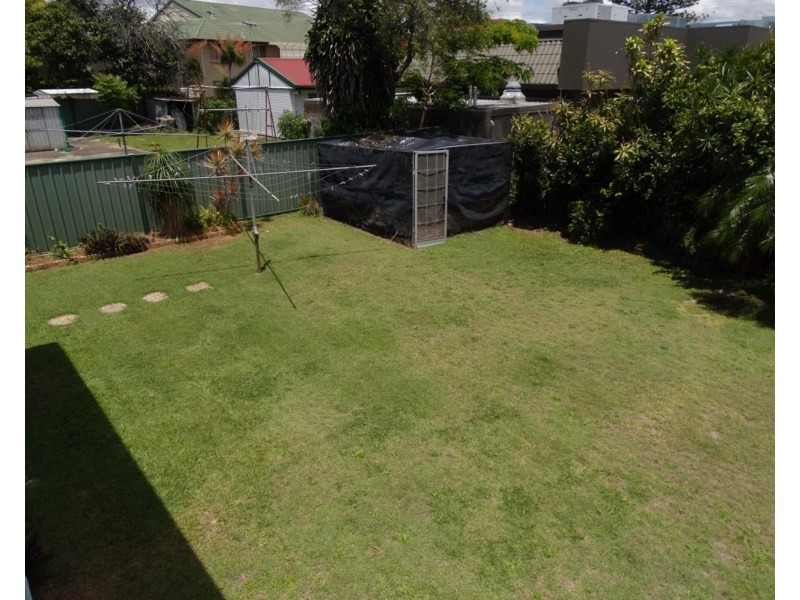 11 Sorrento Street, Wynnum West QLD 4178