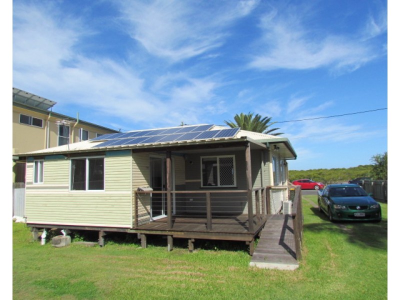 783 Esplanade, Lota QLD 4179