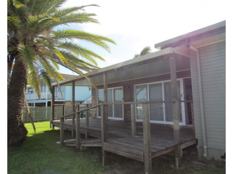 783 Esplanade, Lota QLD 4179