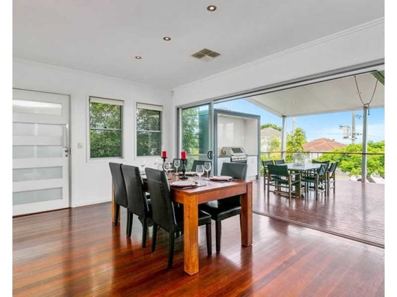 27 Roseneath Parade, Wynnum West QLD 4178