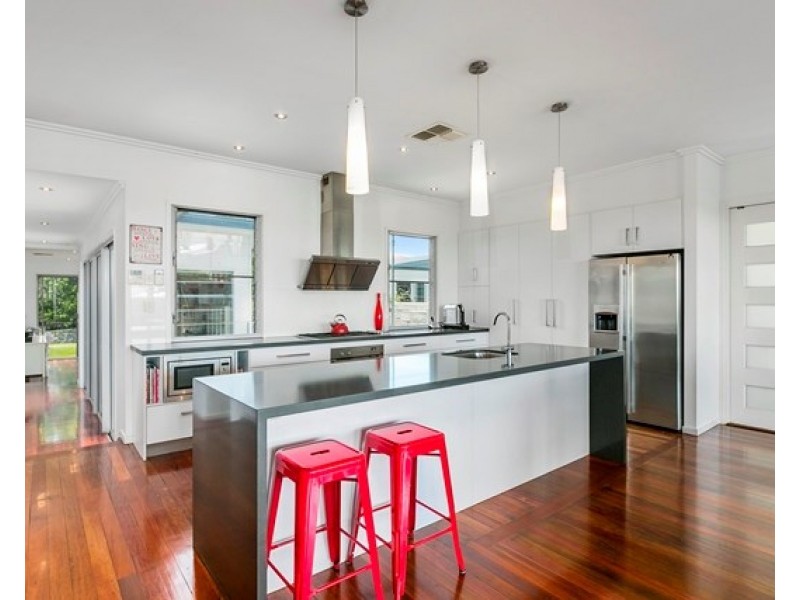 27 Roseneath Parade, Wynnum West QLD 4178