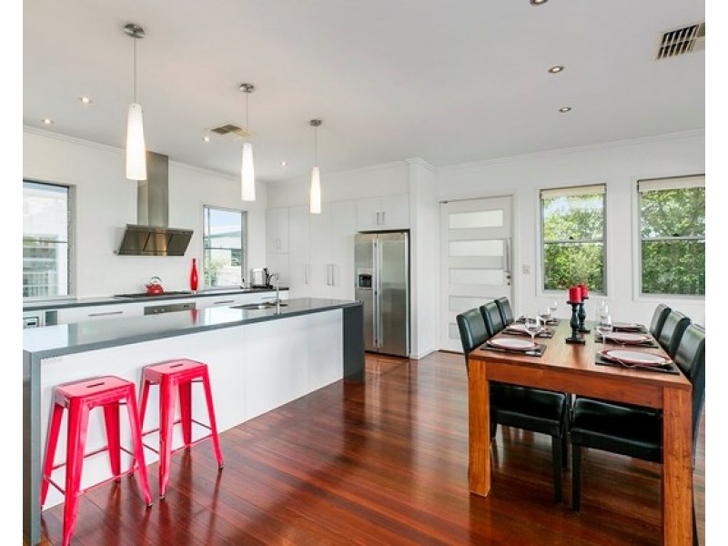 27 Roseneath Parade, Wynnum West QLD 4178