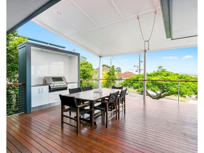 27 Roseneath Parade, Wynnum West QLD 4178