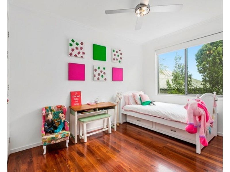 27 Roseneath Parade, Wynnum West QLD 4178