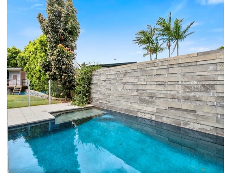 27 Roseneath Parade, Wynnum West QLD 4178